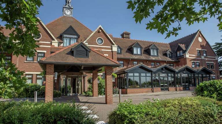 فنادق مع مسابح داخلية وخارجية في ستراتفورد أبون آفون