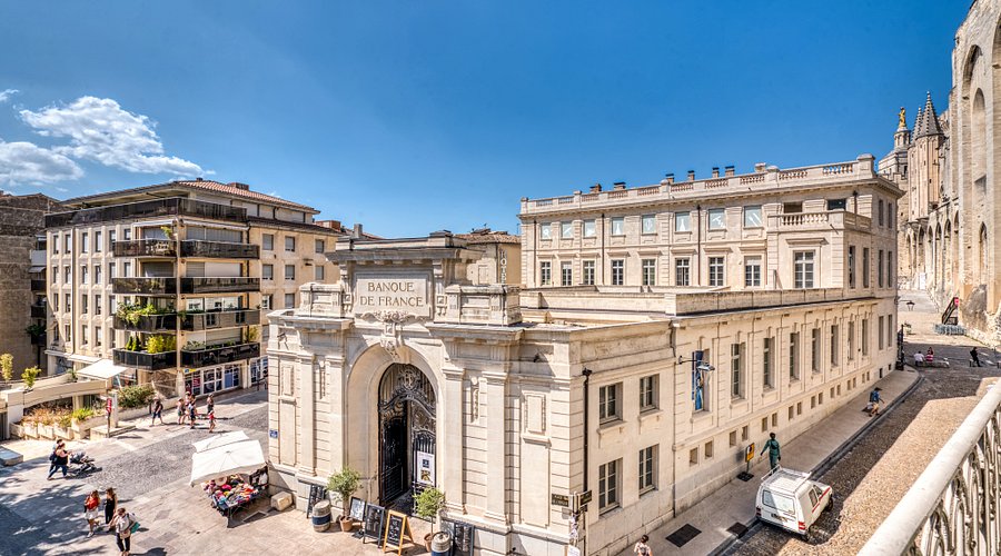 فنادق بالقرب من قصر الباباوات