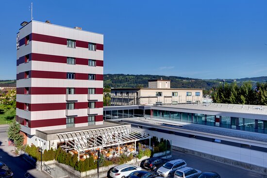 فنادق تطل على جبال الألب السويسرية حول جروييه