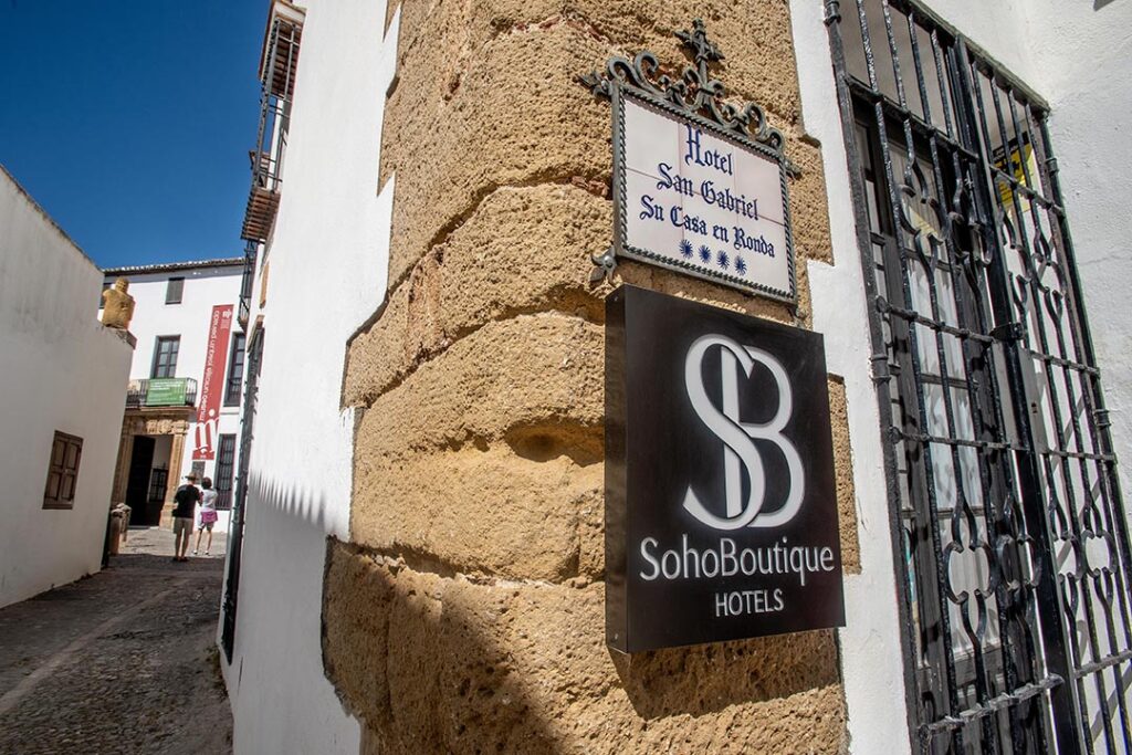 فنادق رومانسية للأزواج في روندا