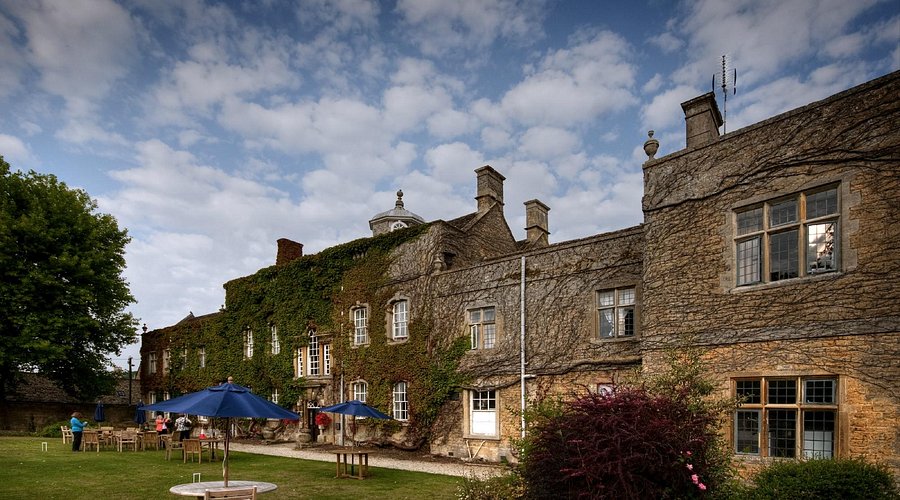 فنادق قريبة من موديل فيلاج بوريتون الشهير