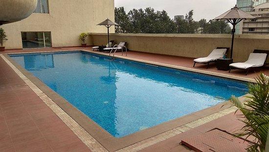 فنادق في  بنغالور بمسابح داخلية